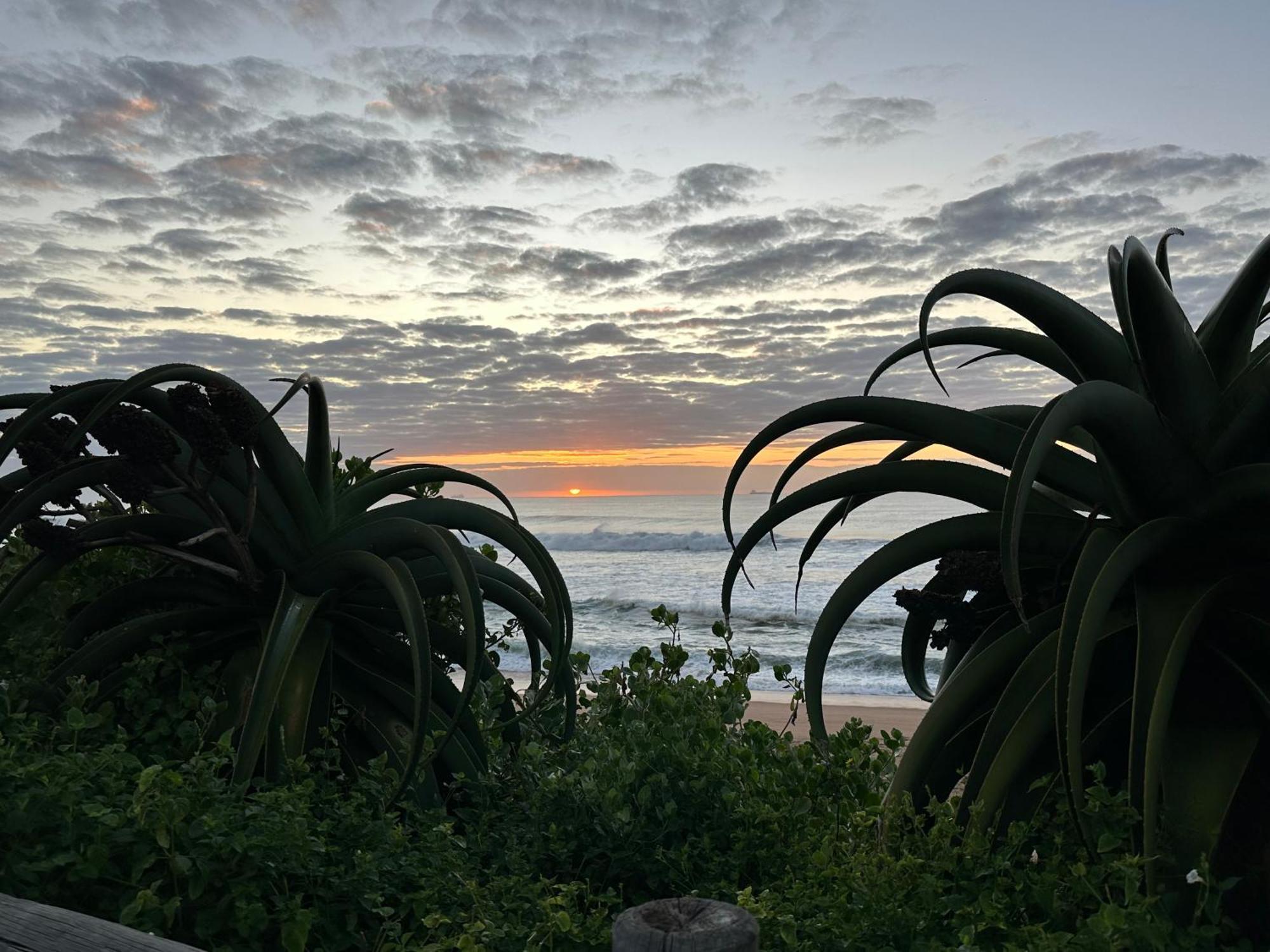 Umdloti Holiday Resort Apartment 514 - Amazing Breaker & Ocean Views Exterior foto